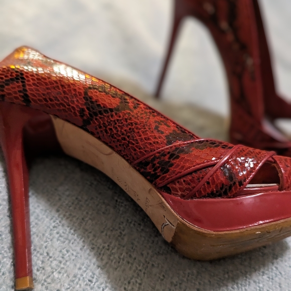 Karen Millen Red High Heel Peep Toe, Size 38 - Picture 3 of 9